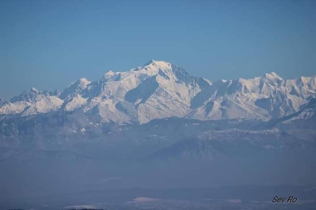 Le Gite Des Cascades Bassy Exterior photo