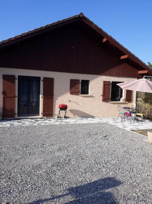 Le Gite Des Cascades Bassy Exterior photo